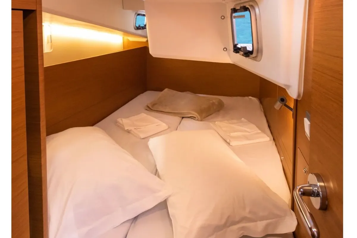 Cabin on TETI, a Jeanneau Sun Odyssey 410 sailboat at Vibo Valentia, Italy