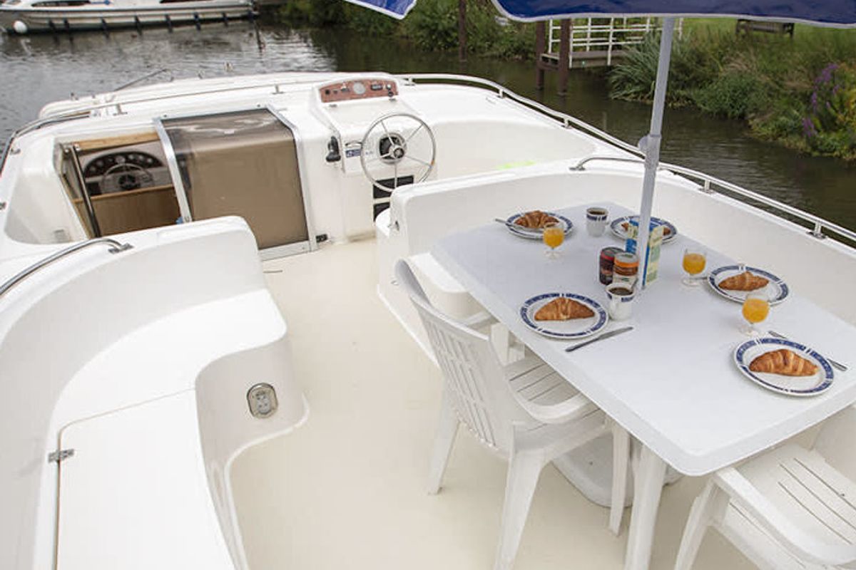 Deck of Grand Classique - Budget 17, a Gulet Grand Classique motorboat at Portiragnes, France