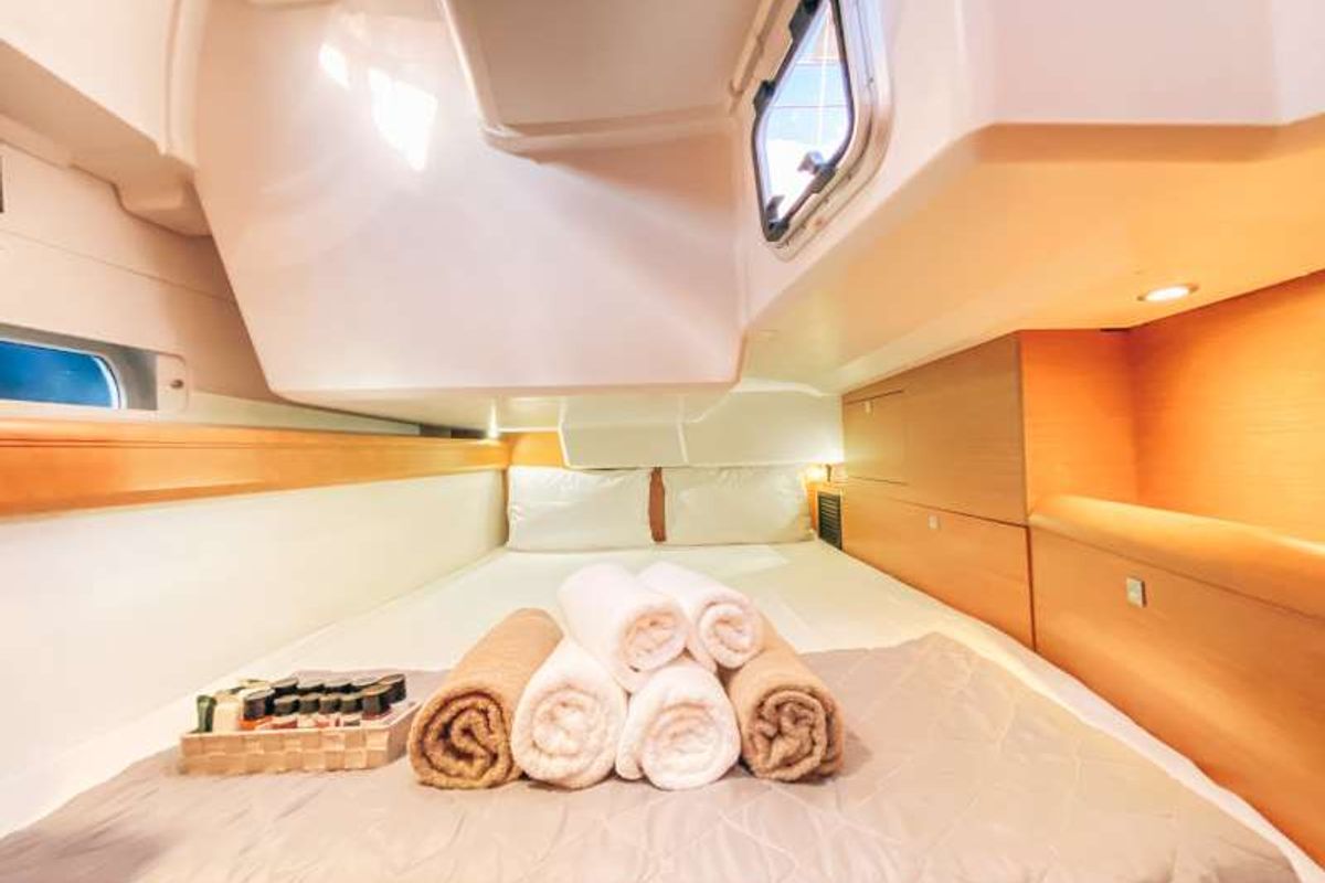 Cabin on Evelina, a Jeanneau Sun Odyssey 509 sailboat at Kontokali, Greece