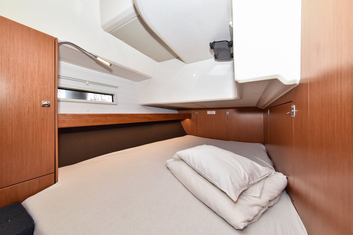 Cabin on Paola, a Bavaria Cruiser 46 sailboat at Općina Sukošan, Croatia