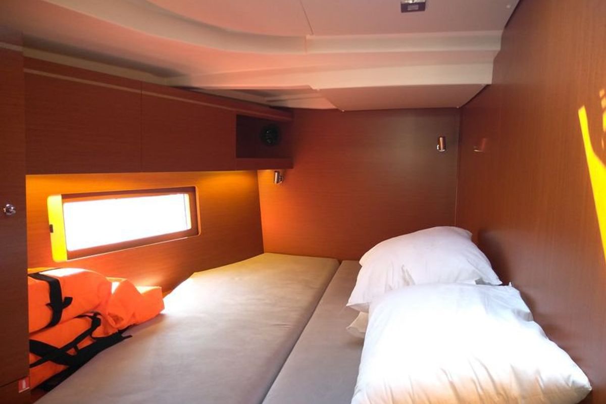 Cabin on Famiglia, a Beneteau Oceanis 51.1 sailboat at Athens, Greece