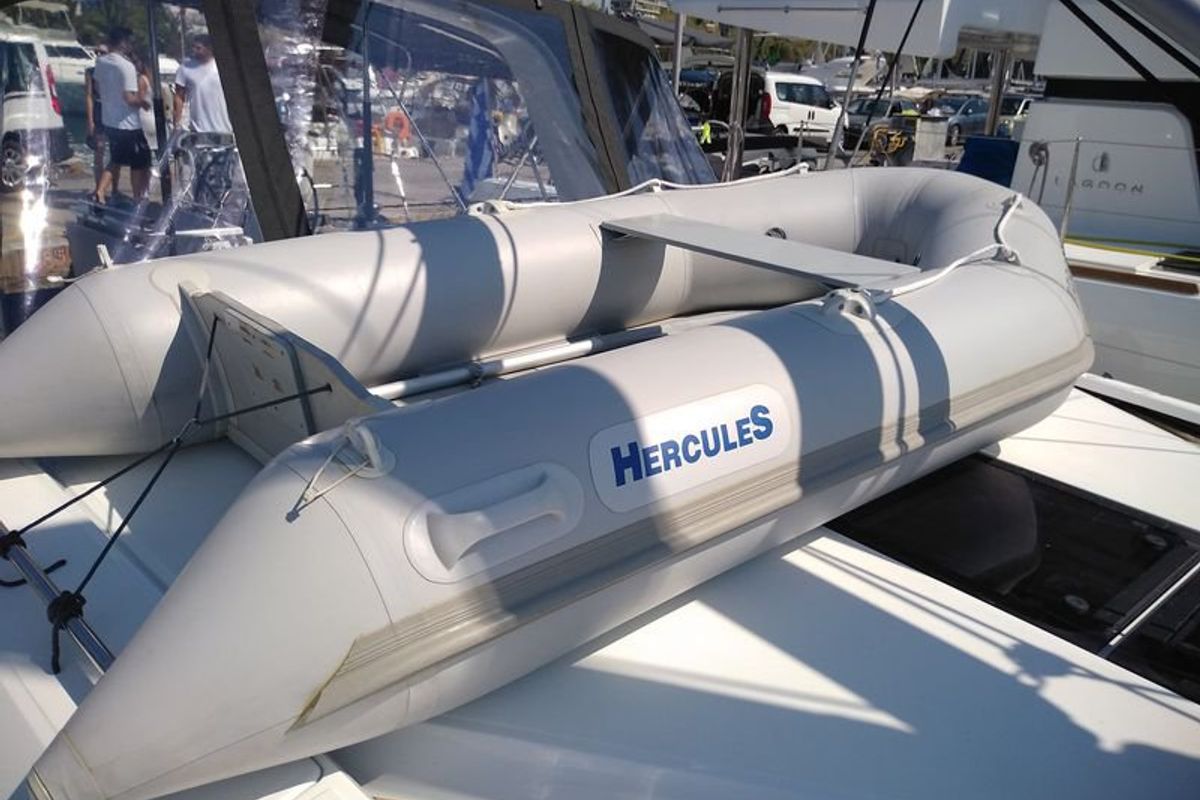 Famiglia, a Beneteau Oceanis 51.1 sailboat at Athens, Greece