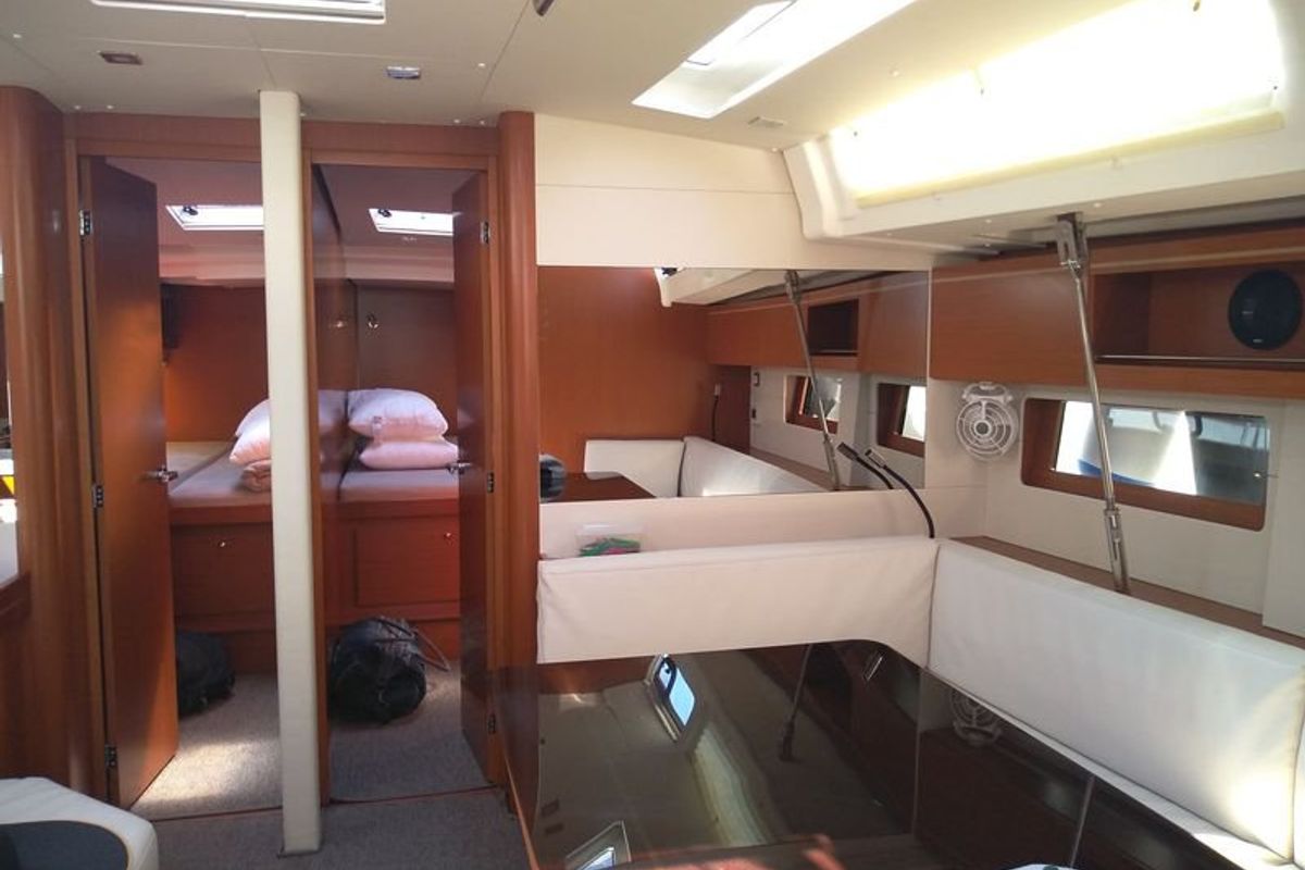 Cabin on Famiglia, a Beneteau Oceanis 51.1 sailboat at Athens, Greece
