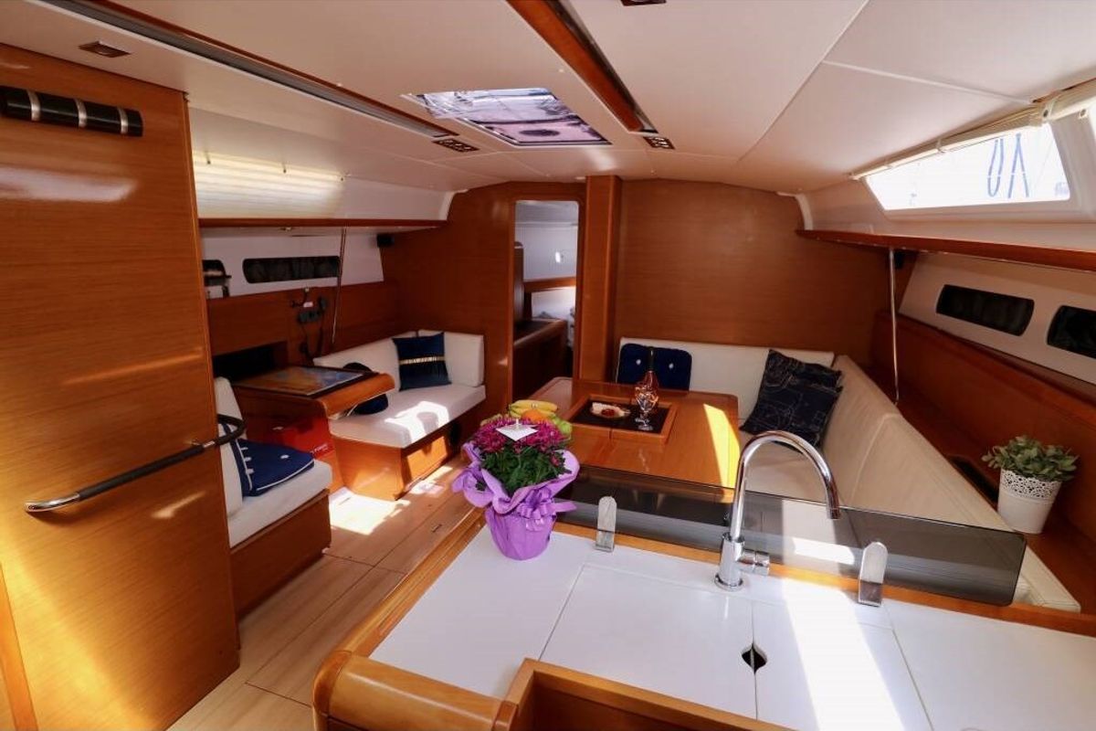 Salon of Lady Linda, a Jeanneau Sun Odyssey 439 sailboat at Općina Baška Voda, Croatia