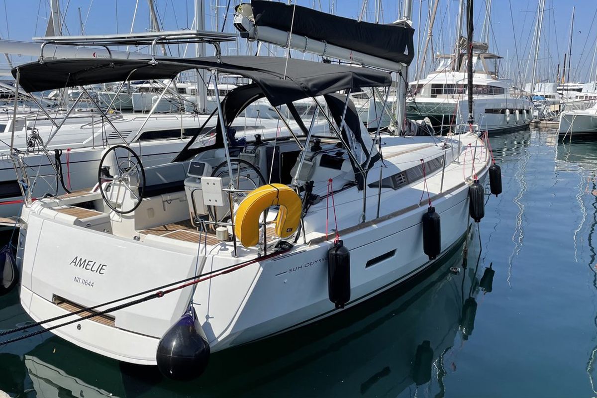 Exterior view of Amelie, a Jeanneau Sun Odyssey 449 sailboat at Kontokali, Greece
