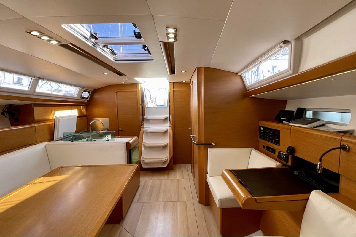 Salon of Amelie, a Jeanneau Sun Odyssey 449 sailboat at Kontokali, Greece