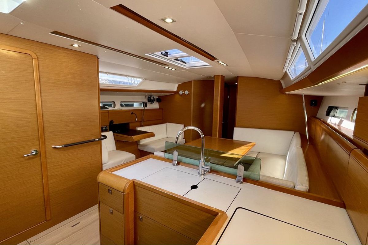 Salon of Amelie, a Jeanneau Sun Odyssey 449 sailboat at Kontokali, Greece