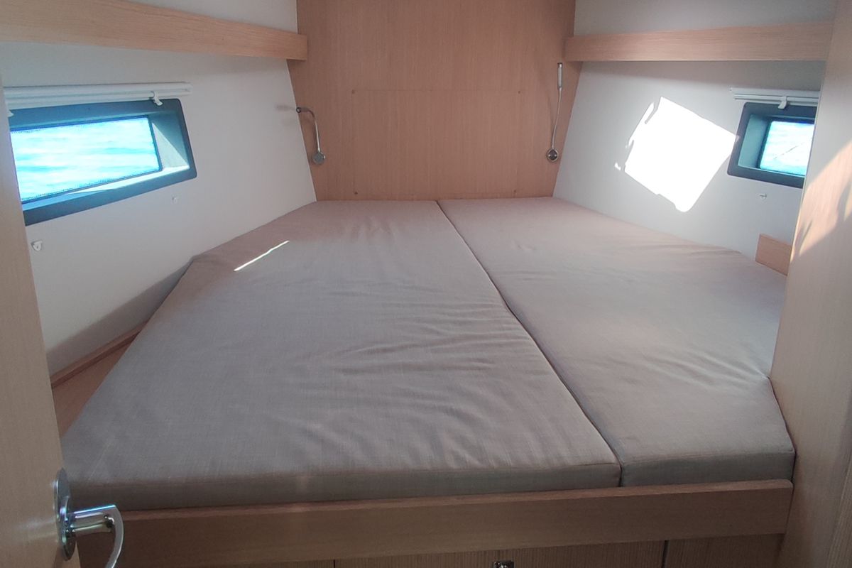 Cabin on Celestia, a Bavaria C42 sailboat at Volos Municipality, Greece