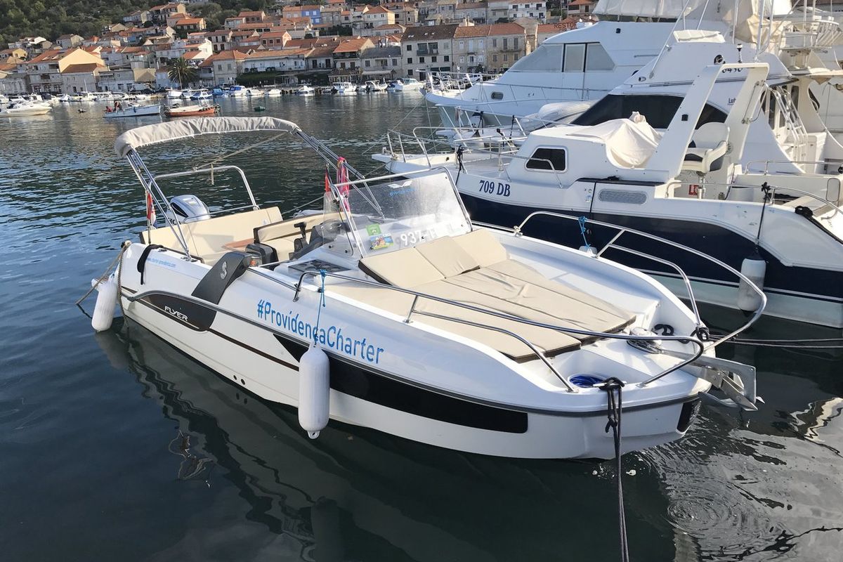 Exterior view of Beneteau Flyer 7.7 Sun Deck, a Beneteau Flyer 7.7 Sun Deck motorboat at Grad Trogir, Croatia