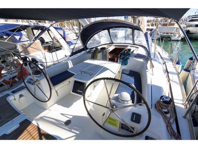 Cockpit of Demonio de Tasmania, a Beneteau Oceanis 43 sailboat at es Jonquet, Spain
