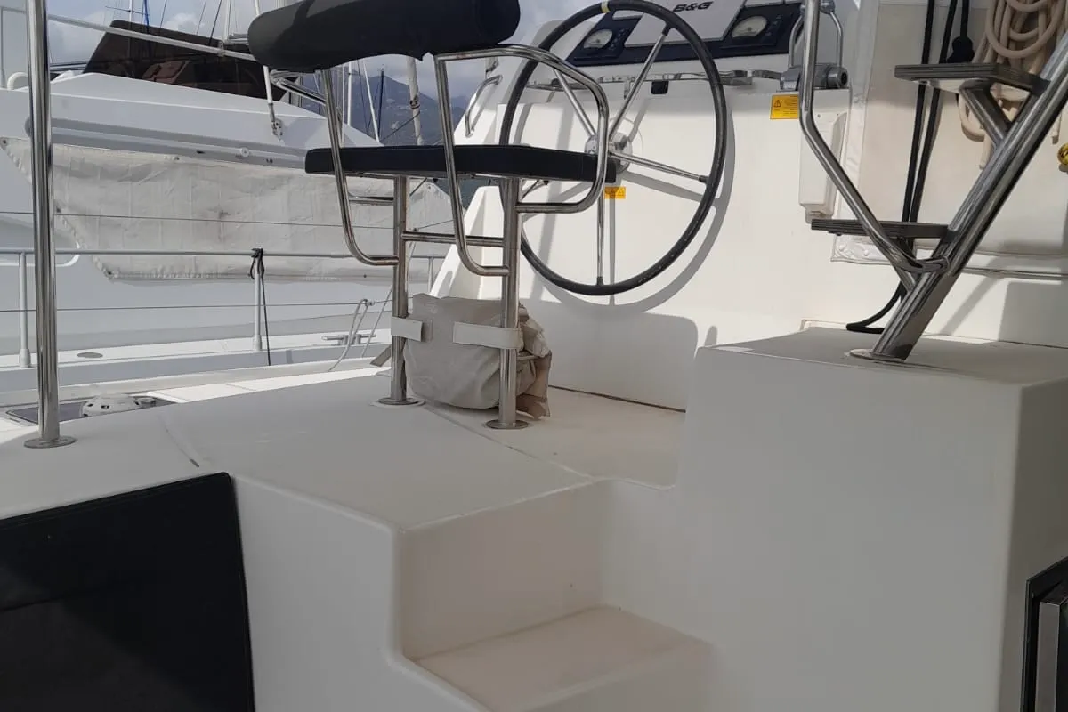 Speranza B&B, a Lagoon Lagoon 42 catamaran at Hyères, France
