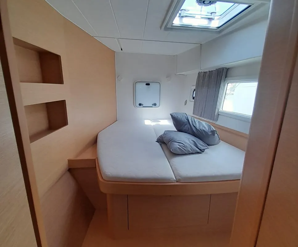 Speranza B&B, a Lagoon Lagoon 42 catamaran at Hyères, France