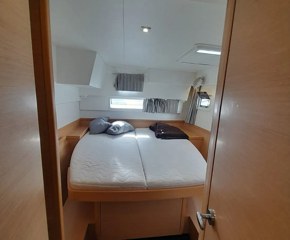 Speranza B&B, a Lagoon Lagoon 42 catamaran at Hyères, France
