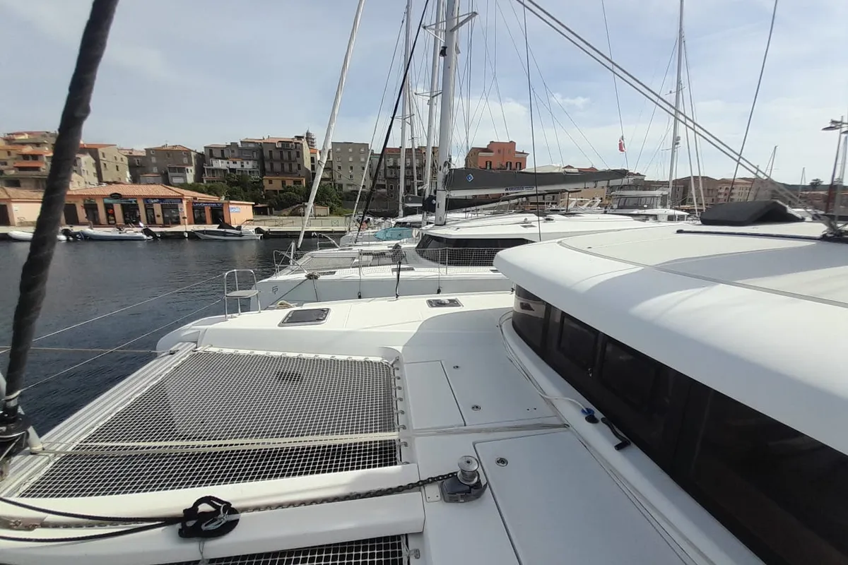 Speranza B&B, a Lagoon Lagoon 42 catamaran at Hyères, France