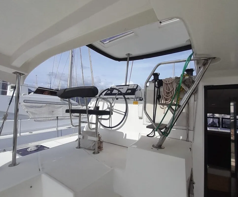 Speranza B&B, a Lagoon Lagoon 42 catamaran at Hyères, France