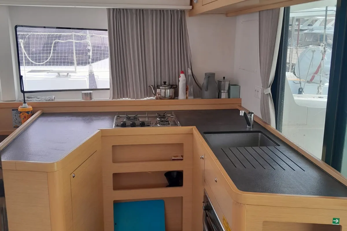 Speranza B&B, a Lagoon Lagoon 42 catamaran at Hyères, France