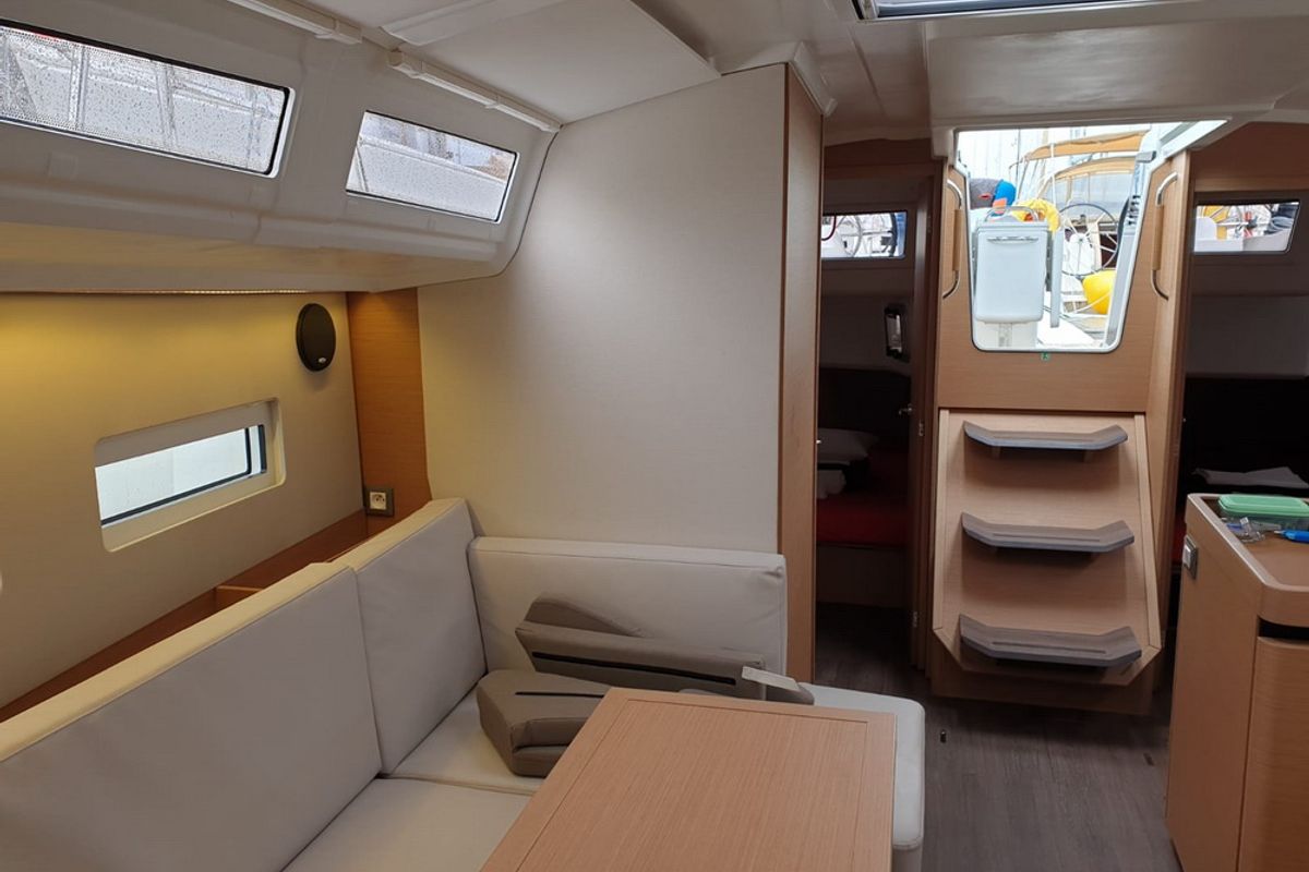 Salon of Jutisa, a Jeanneau Sun Odyssey 410 sailboat at Grad Pula, Croatia
