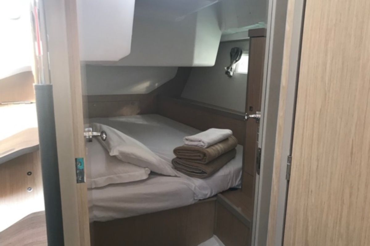 Cabin on Alphard, a Beneteau Oceanis 45 sailboat at Rosignano Solvay, Italy