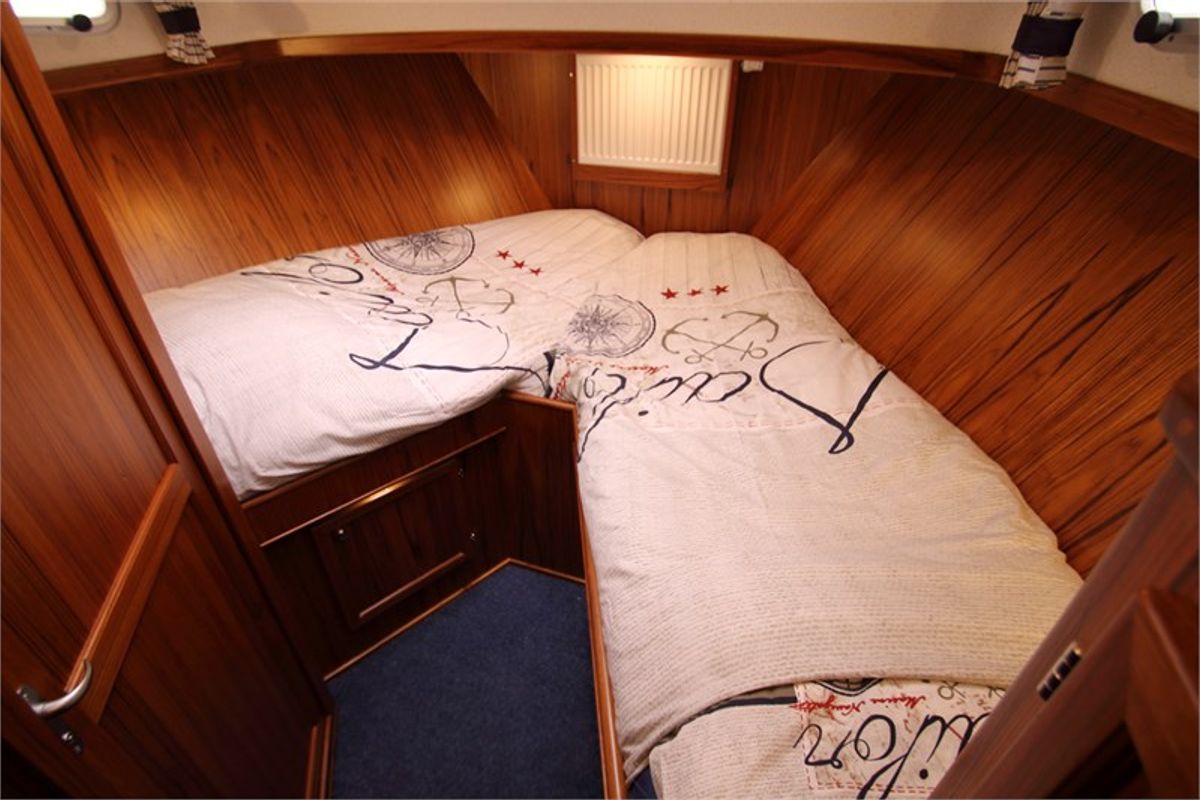 Cabin on Helena, a De Drait Kotterjacht 12.2 GL motorboat at Woudsend, Netherlands