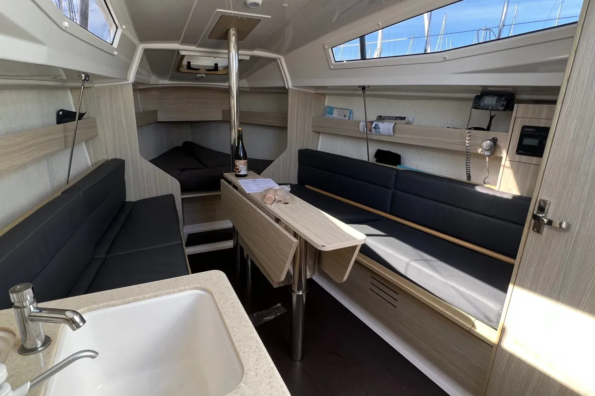 Galley of Zephyr, a Northman Maxus 26 Standard sailboat at Port Navalo, France