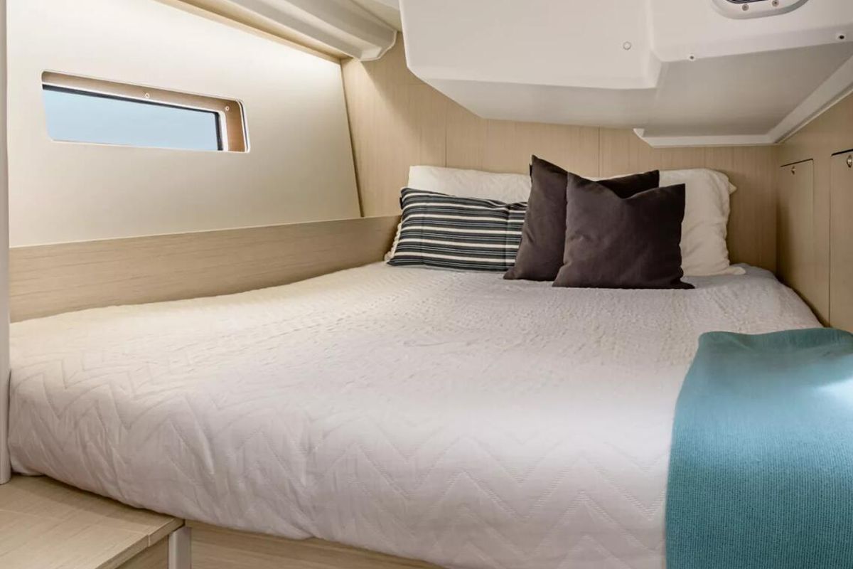 Cabin on Isla Bonita, a Beneteau Oceanis 40.1 sailboat at Općina Medulin, Croatia