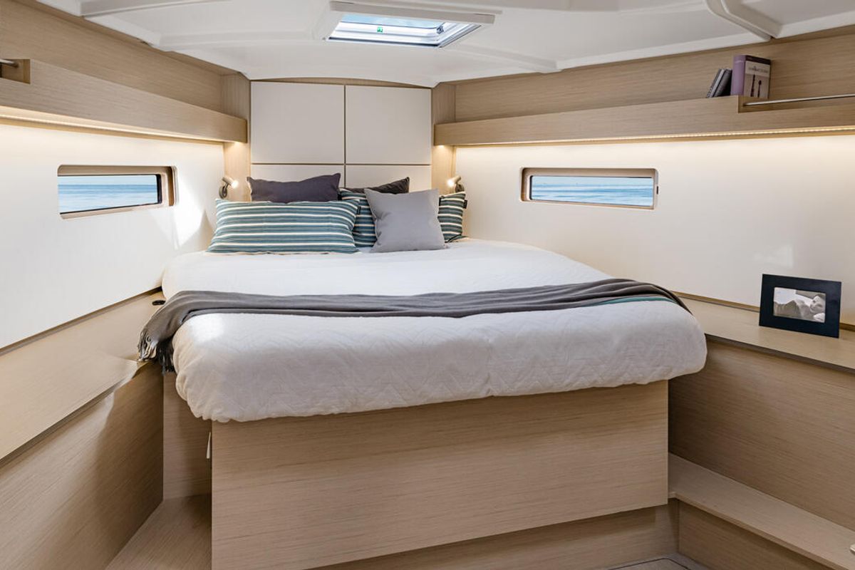 Cabin on Isla Bonita, a Beneteau Oceanis 40.1 sailboat at Općina Medulin, Croatia