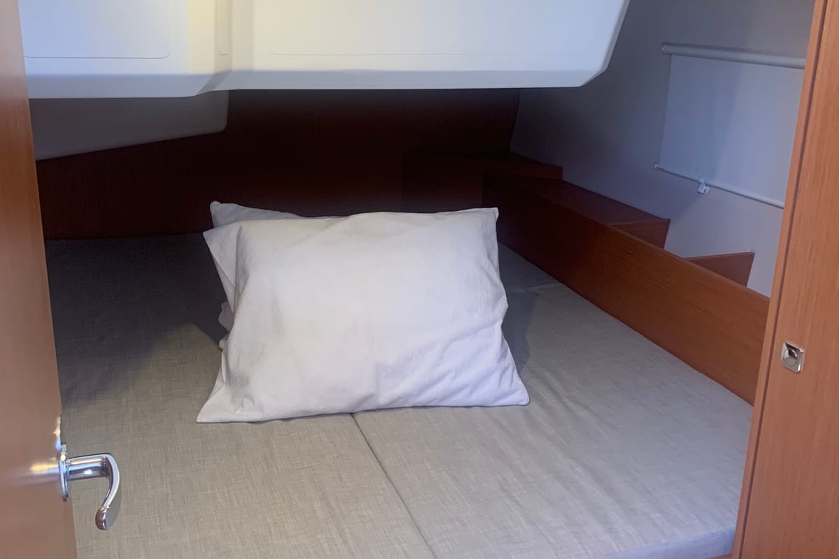 Cabin on Maia, a Bavaria C42 sailboat at Athens, Greece