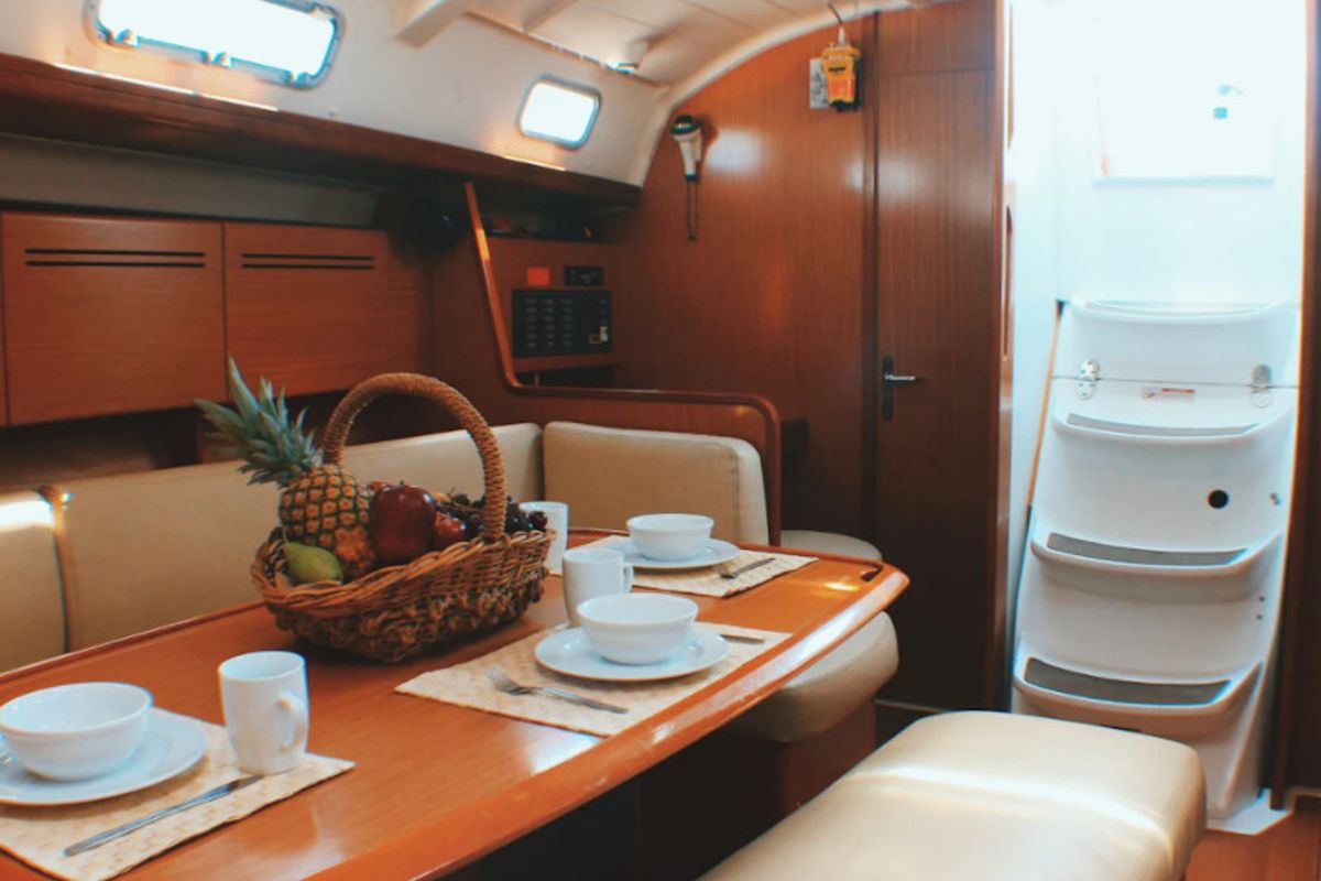 Salon of Estera, a Beneteau Cyclades 43.4 sailboat at Marina Delta Kallithea, Greece