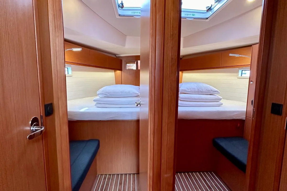 Cabin on Nala, a Bavaria Cruiser 46 sailboat at Općina Sukošan, Croatia