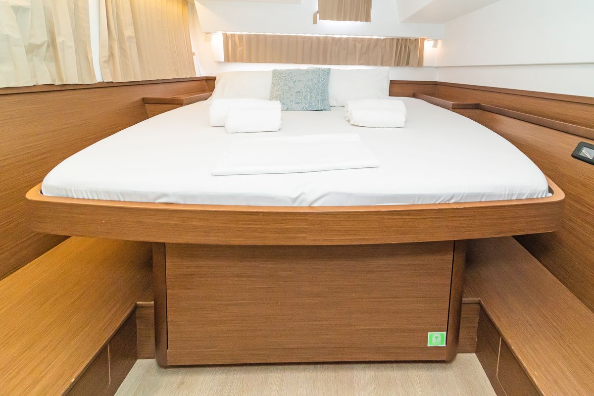 Cabin on Equilibrium, a Lagoon 42 catamaran at Gouvia, Greece