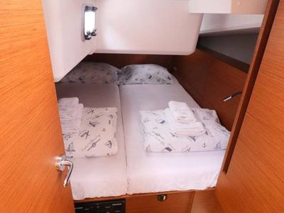 Cabin on Sandy, a Jeanneau Sun Odyssey 440 sailboat at Piombino, Italy