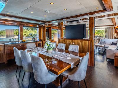 Salon of Arago, a Sunseeker Yacht 34M yacht at Grad Trogir, Croatia