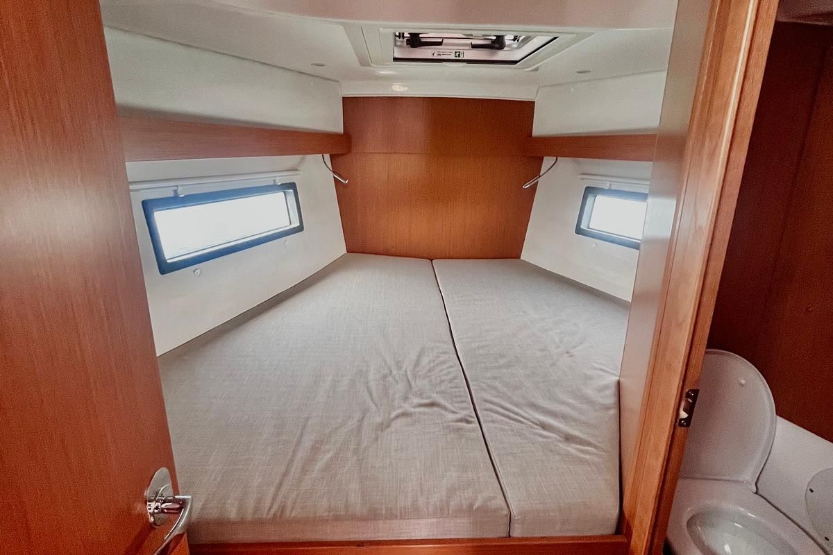 Cabin on ARYA, a Bavaria C38 sailboat at Općina Sukošan, Croatia