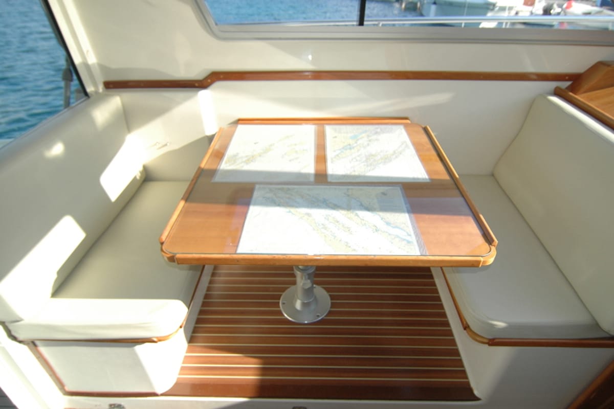 Salon of Fjaka, a SAS - Vektor Adria 1002 motorboat at Općina Sukošan, Croatia