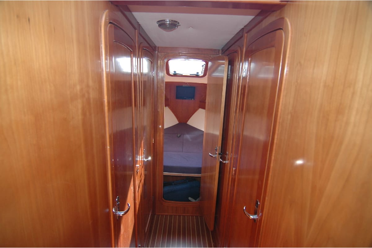 Cabin on Fjaka, a SAS - Vektor Adria 1002 motorboat at Općina Sukošan, Croatia