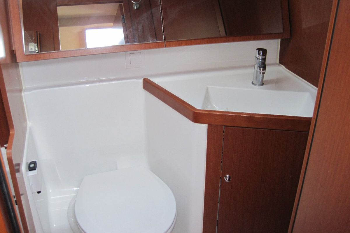 Head on Stella, a Beneteau Oceanis 41.1 sailboat at Capo d'Orlando, Italy