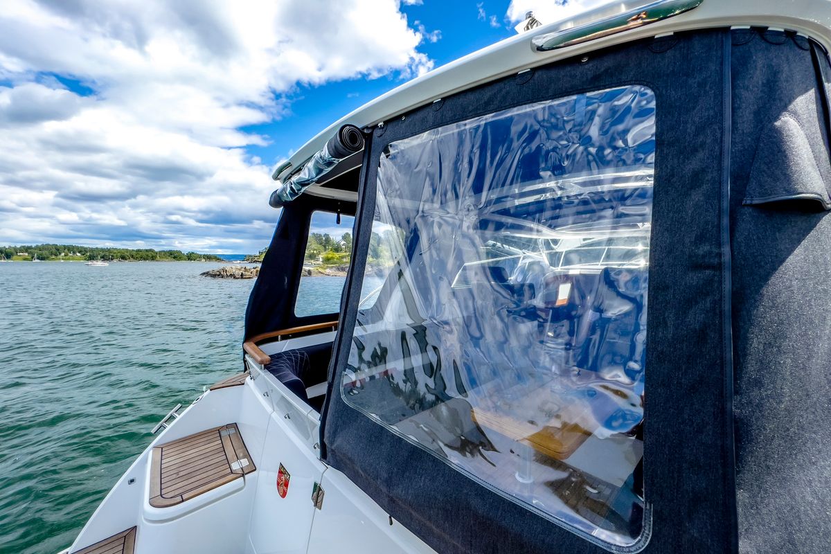 Pepper, a Marex 310 Sun Cruiser motorboat at Corfu, Greece