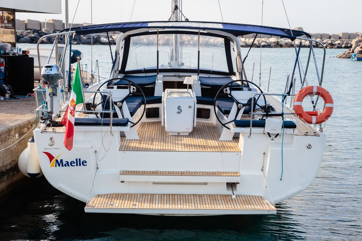 Exterior view of Maelle - Standard line, a Beneteau Oceanis 51.1 sailboat at Tonnarella, Italy