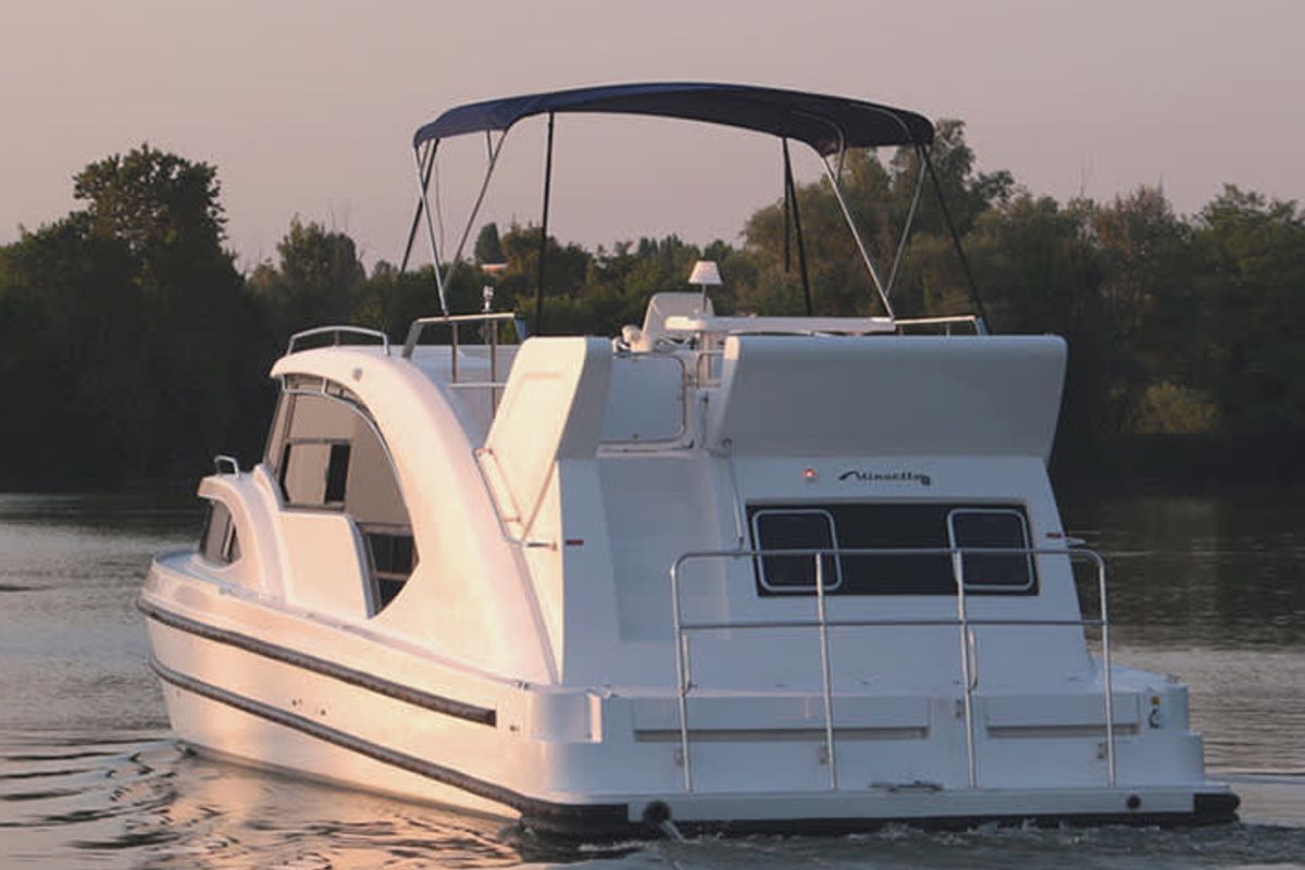 Exterior view of Minuetto8 - Comfort 2, a Cygnet Minuetto 8+ motorboat at Casier, Italy