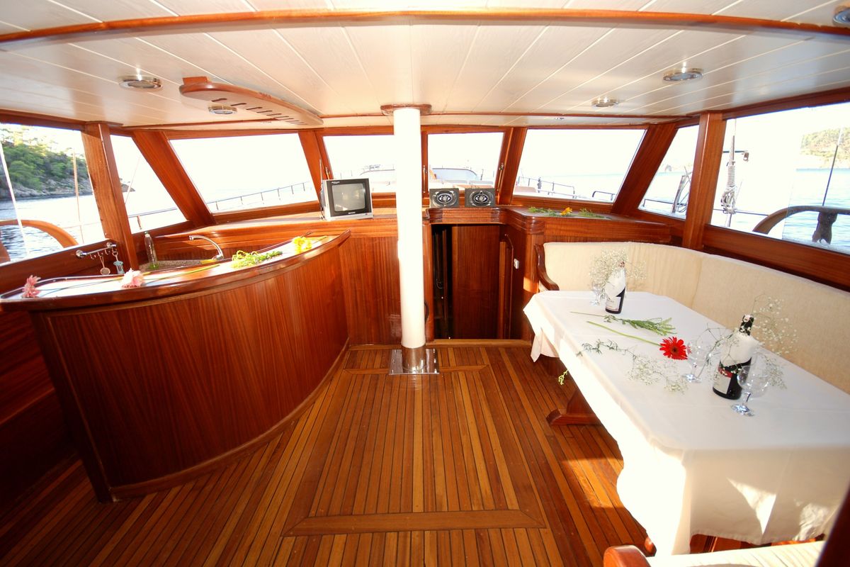 Salon of Beyefendi H, a Custom Made Be Happy yacht at Bodrum, Turkey