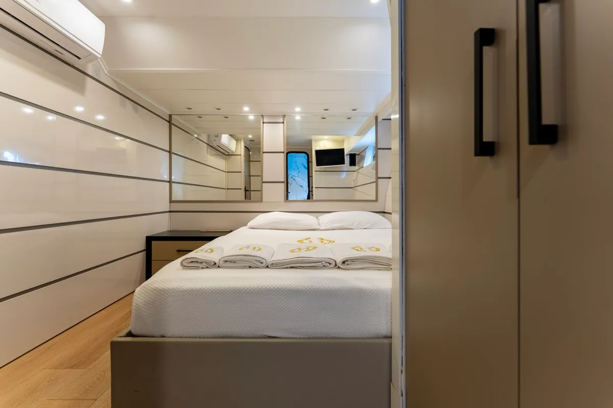 Cabin on BEYEFENDI H, a Falcon Yachts Beyefendi H yacht at Fethiye, Turkey