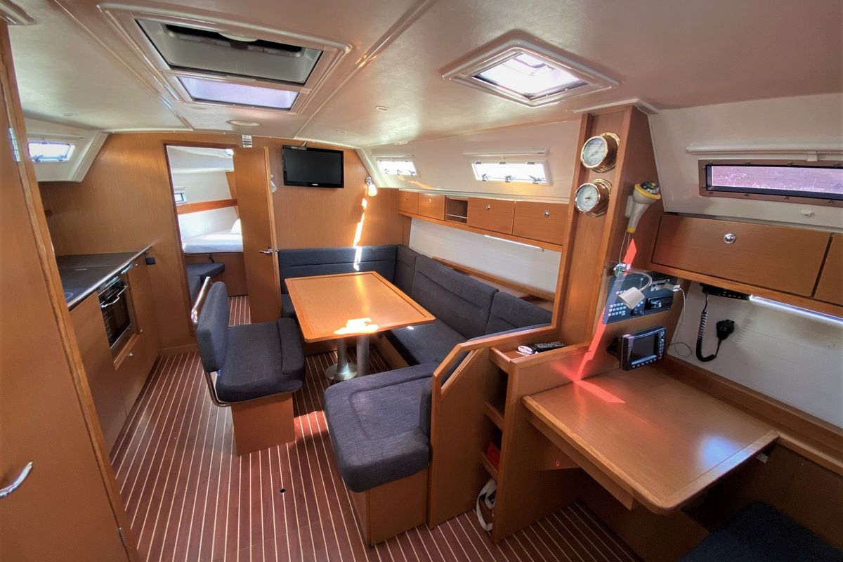 Salon of Nia-Nya, a Bavaria Cruiser 40 sailboat at Općina Sukošan, Croatia