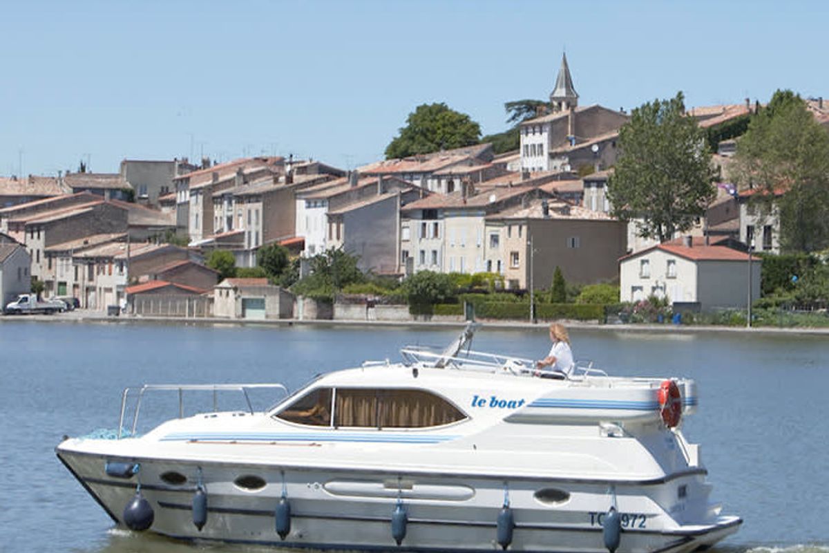 Exterior view of Countess - Budget 18, a Cygnet Countess motorboat at Vinkeveen, Netherlands