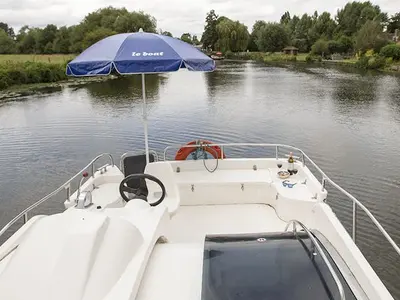 Cockpit of Consul - Budget 13, a Cygnet Consul motorboat at Frankfort, United States