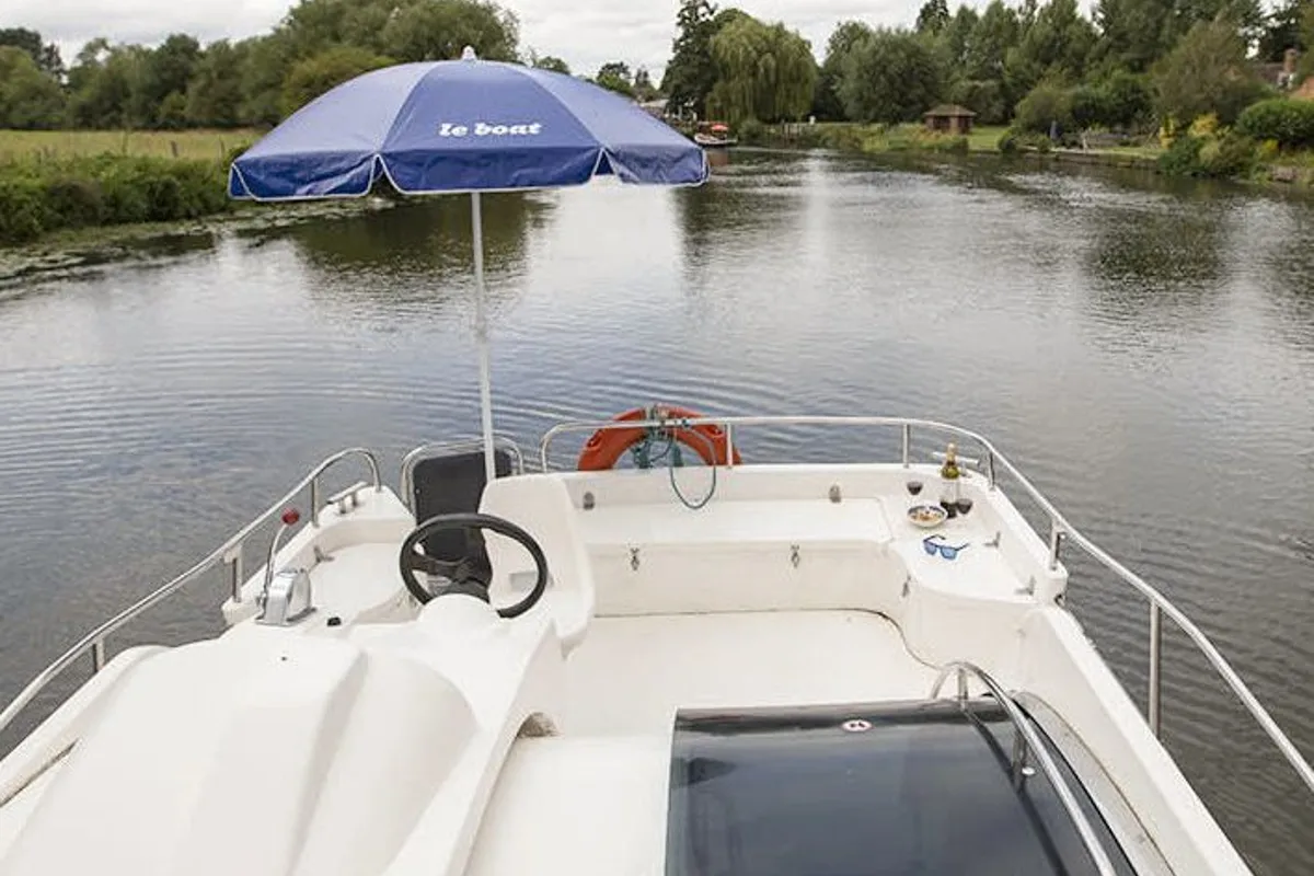 Cockpit of Consul - Budget 13, a Cygnet Consul motorboat at Frankfort, United States