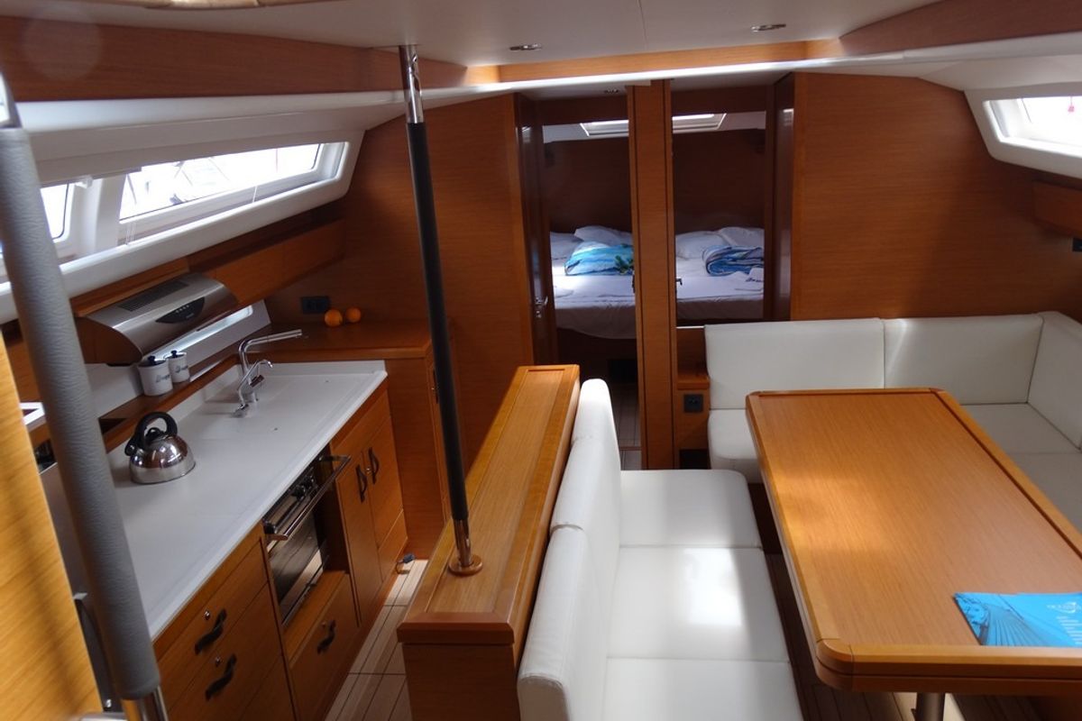 Salon of IL SOLE, a Jeanneau 54 sailboat at Volos Municipality, Greece