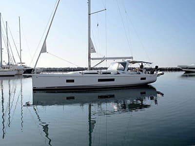 Psari, a Beneteau Oceanis 51.1 sailboat at Mykonos, Greece