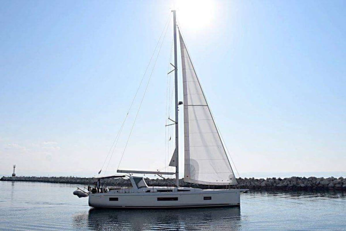 Psari, a Beneteau Oceanis 51.1 sailboat at Mykonos, Greece