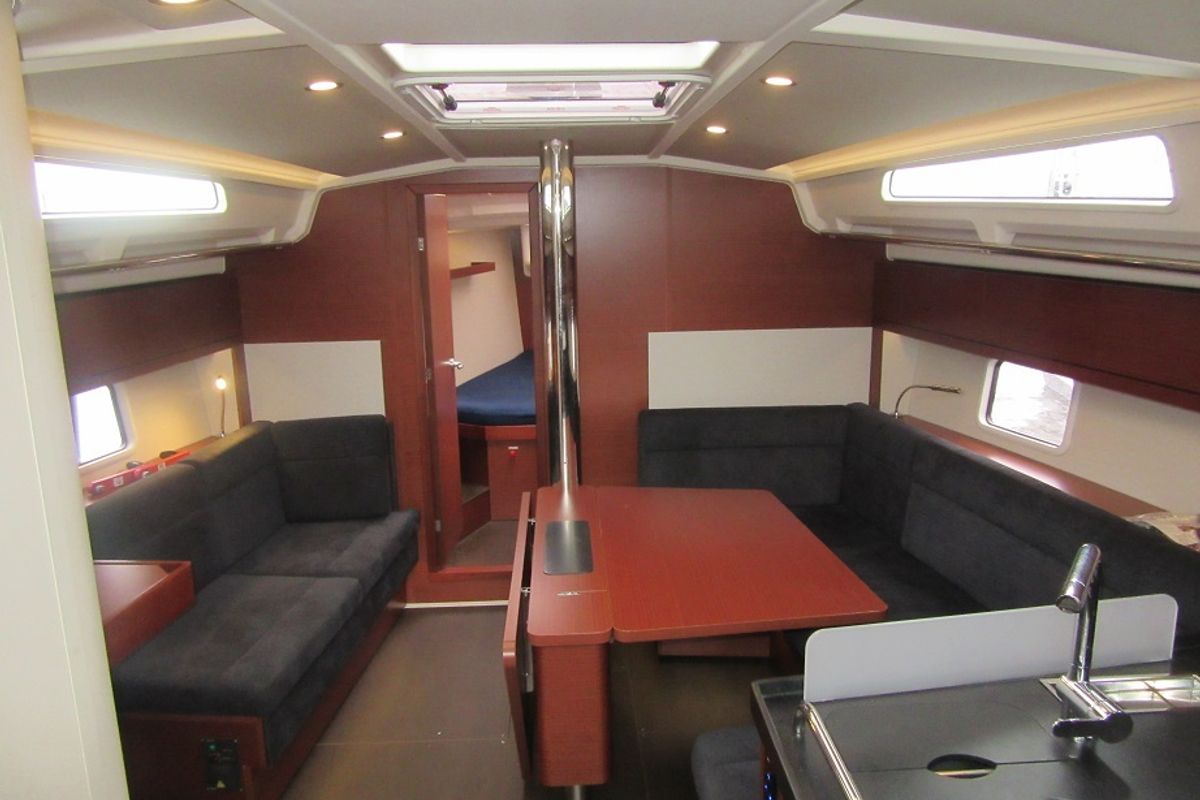 Salon of no_name, a Hanse Yachts Hanse 418 sailboat at Gothenburg, Sweden
