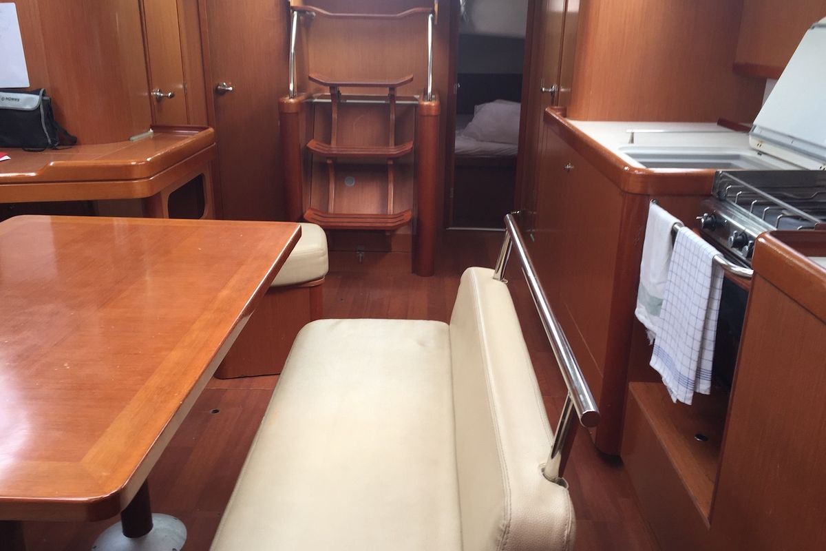 Salon of Meissa, a Beneteau Oceanis 46 sailboat at Rosignano Solvay, Italy